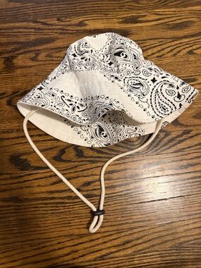 Kids Neutral Bandana-Print Bucket Hat with Chin Cord